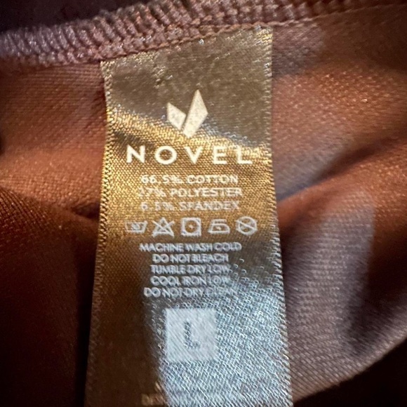 Novel the Brand Men’s Large Black Crew Neck Shirt - Picture 5 of 5